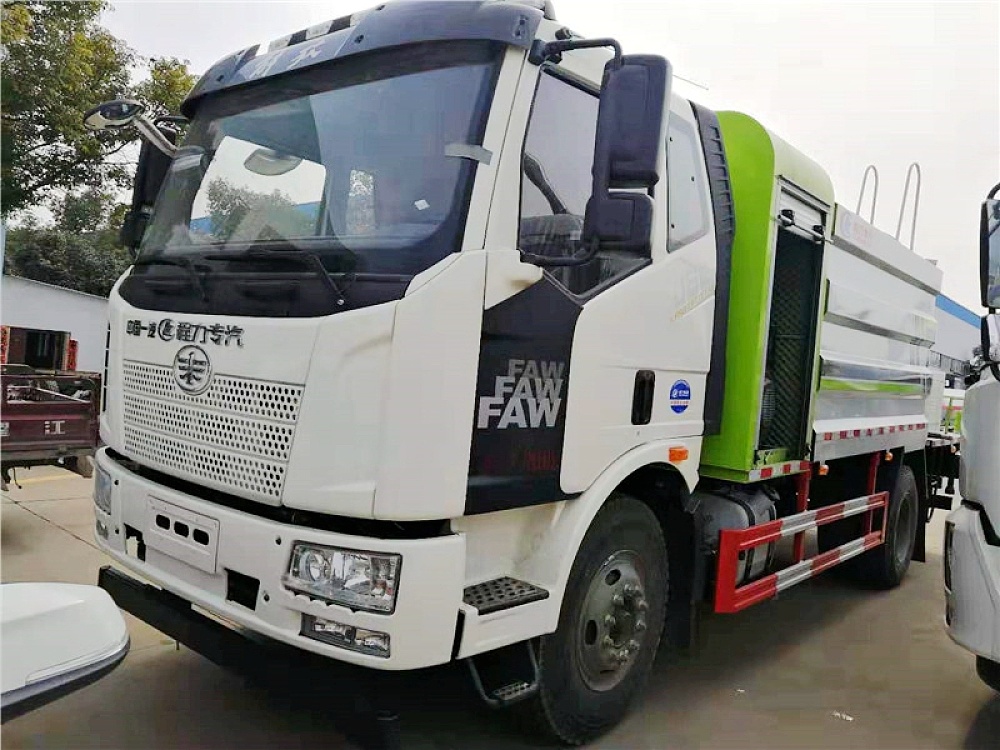 國六解放J6L多功能抑塵車11.3立方/50-100米霧炮