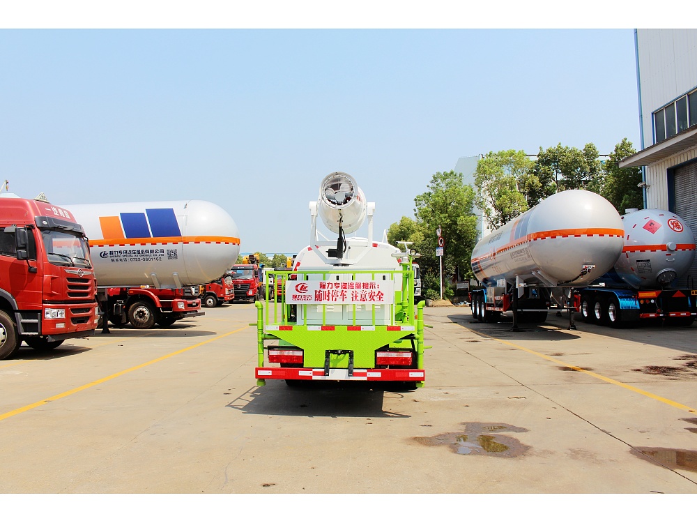 國六東風小多利卡5立方抑塵灑水車