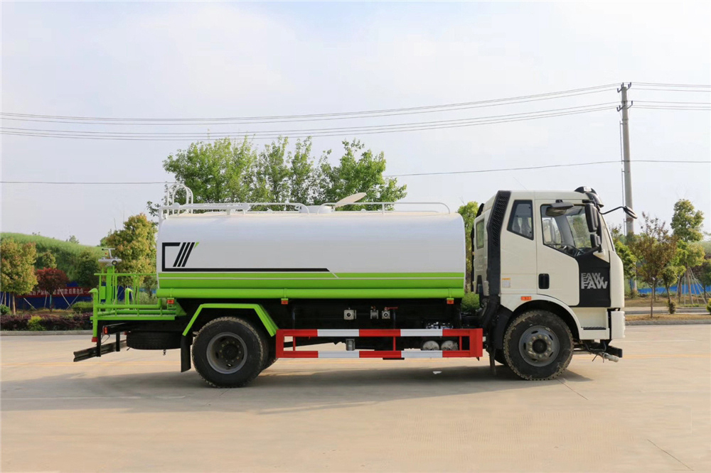 國(guó)六解放J6 13立方灑水車