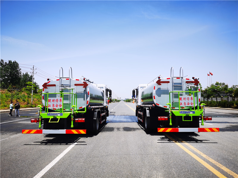 東風(fēng)D9新款10-12噸環(huán)衛(wèi)灑水車--國六系列