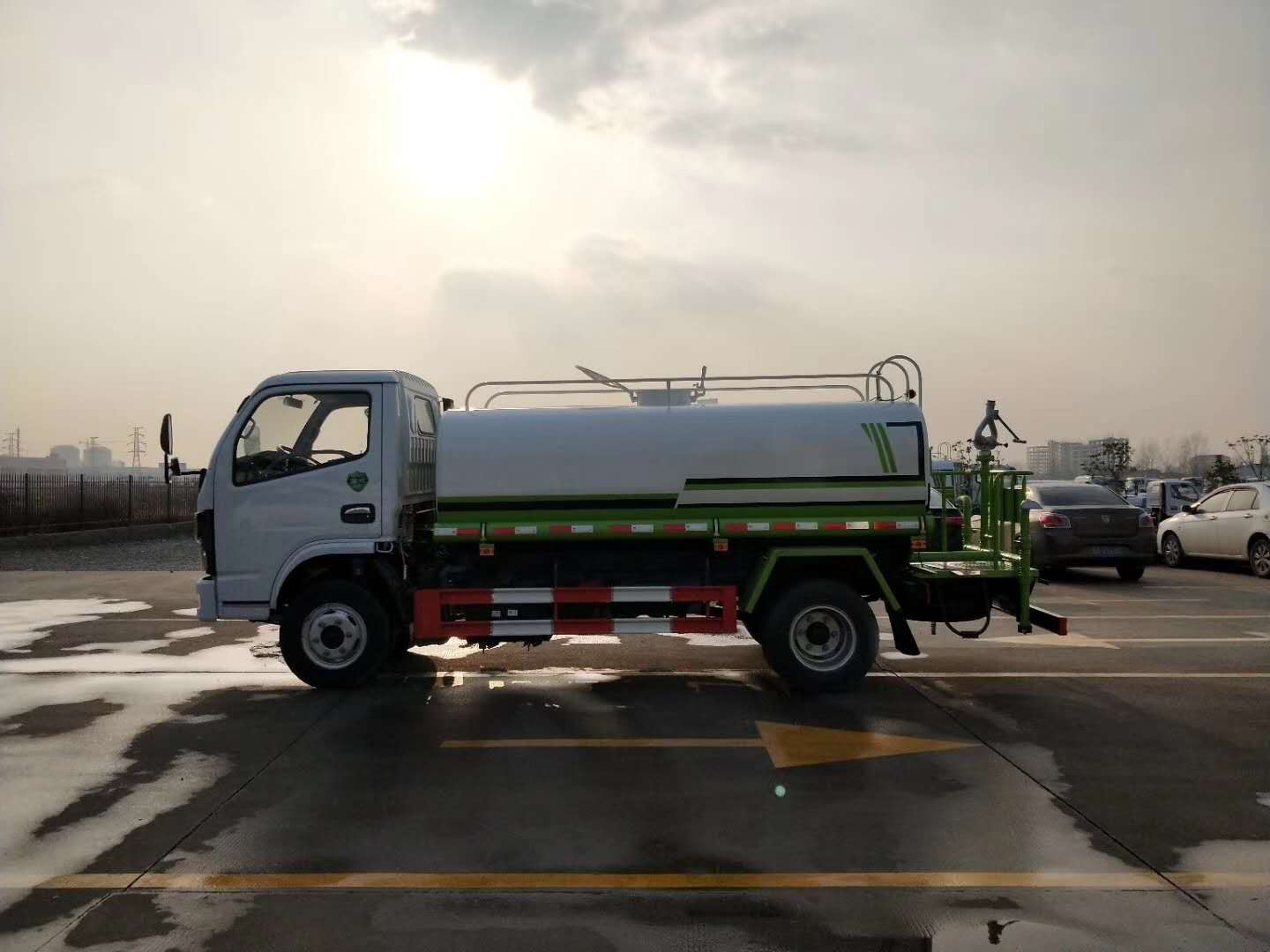 國(guó)六東風(fēng)福瑞卡5噸灑水車