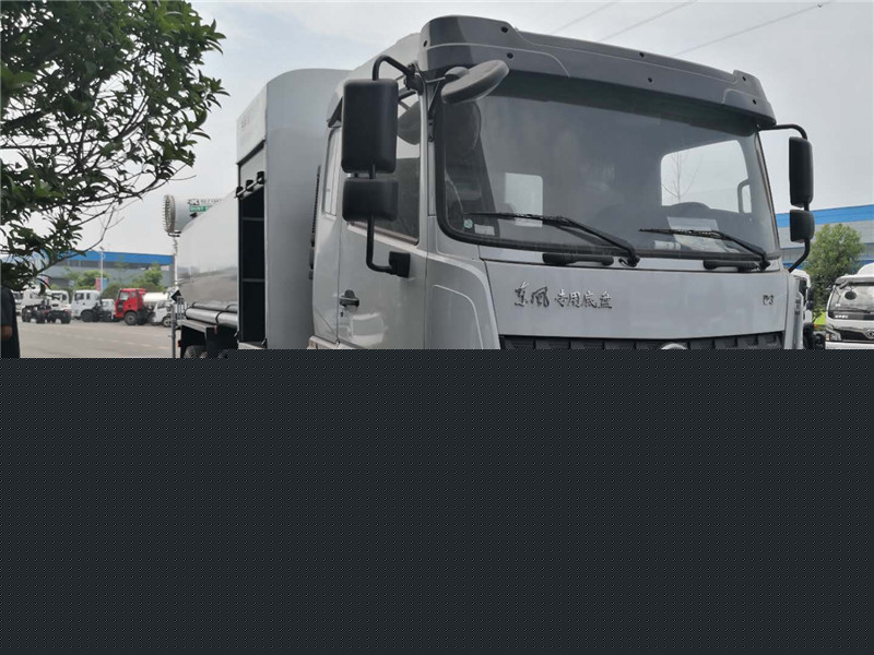 國六東風專底D3后雙橋抑塵車