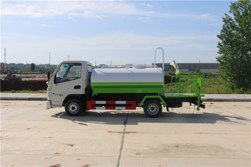 國六凱馬3方灑水車汽油版