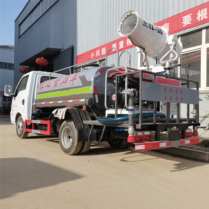 國(guó)六東風(fēng)途逸3噸灑水車