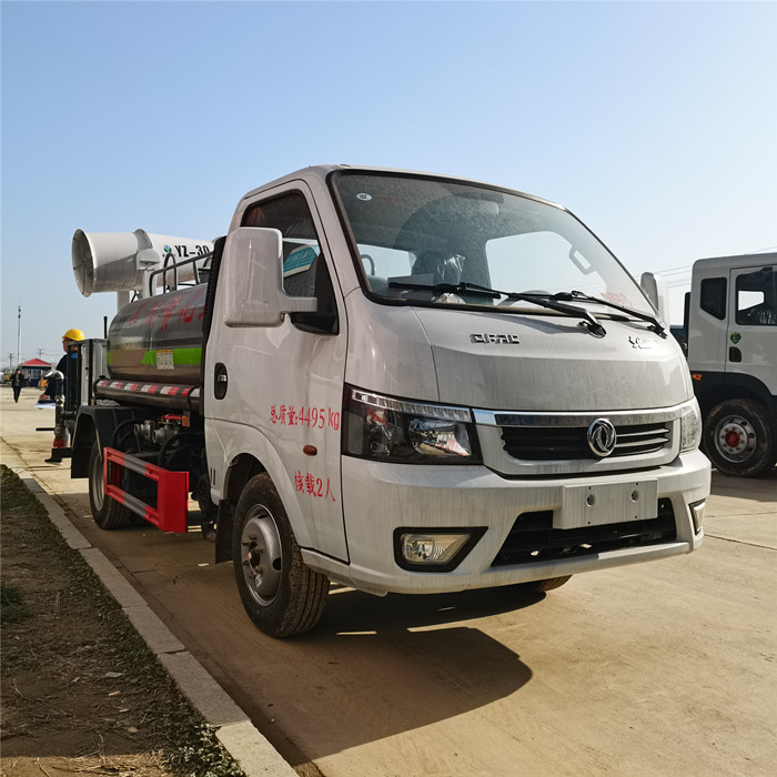 國(guó)六東風(fēng)途逸3噸灑水車