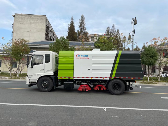 國(guó)六東風(fēng)天錦掃路車(chē)-程力洗掃車(chē)廠家