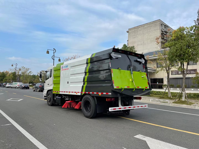 國(guó)六東風(fēng)天錦掃路車(chē)-程力洗掃車(chē)廠家