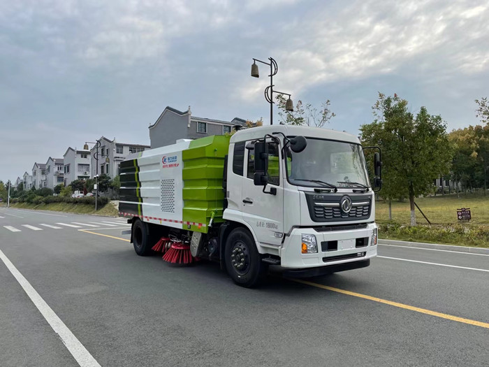 國(guó)六東風(fēng)天錦掃路車(chē)-程力洗掃車(chē)廠家