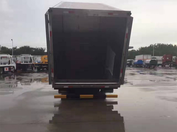 東風(fēng)多利卡D6動(dòng)物無(wú)害化處理車(chē)